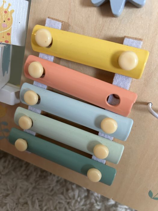 Andarilho Montessori em madeira para bebé.