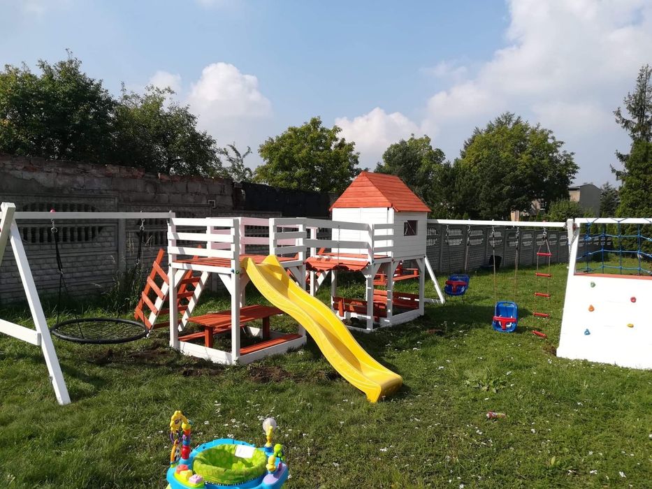 Plac zabaw domek hustawki zjezdzalnia scianka wspinaczkowa bocianie gn