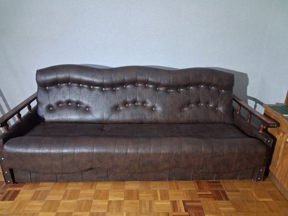 Tapczan  eko skóra  brązowy