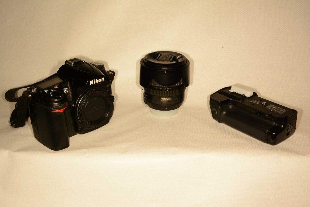 Nikon D7000 + AF-s Nikkor 18-70 + Grip