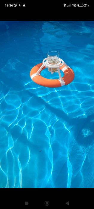 Boia de piscina para latas e copos