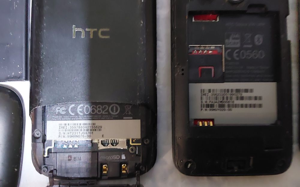 Телефон мобильный hTC продам.