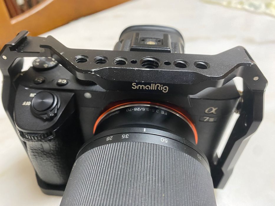 Sony a7iii + 28-70 f3.5/5.6 + Smallrig cage + filtro ND