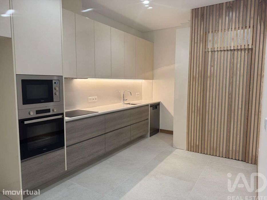 Apartamento T2 em Alcobaça e Vestiaria de 98,00 m2