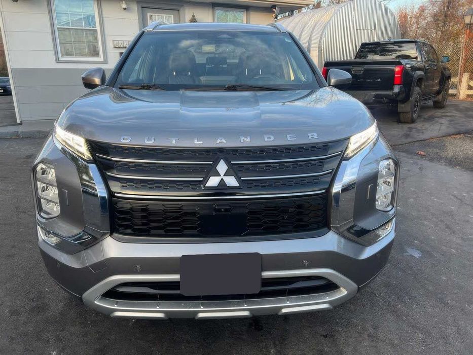 Mitsubishi outlander      2022