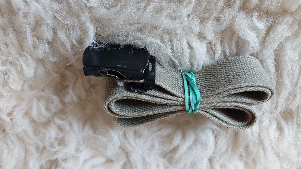 Pas w kolorze coyote