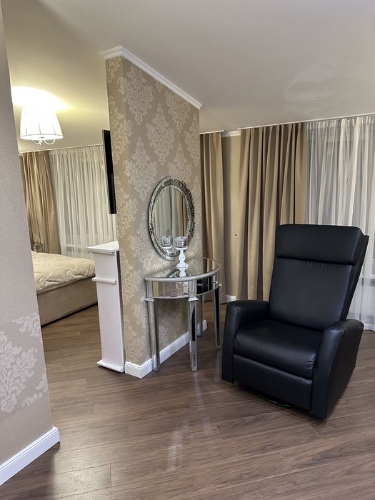 2 поверх!!!Довгострокова оренда 3- кімн квартири у центрі.