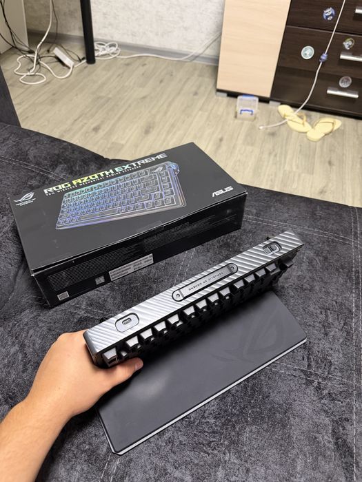 ASUS ROG Azoth Extreme — топовая игровая механическая клавиатура