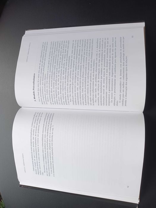 "Perturbações da Personalidade" por Gonçalves, Rodrigues e Brazette