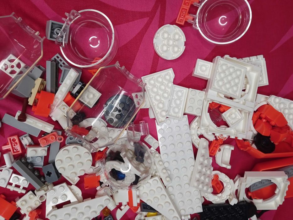 Конструктор лего космічна станція