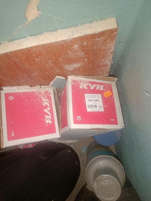 Передні амортизатори Pajero  wagon 4