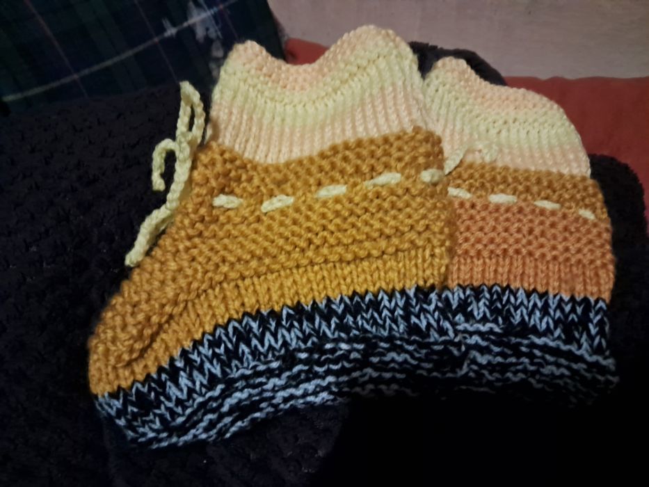 Vendo botas de la feitas ha mao  criança e adulto 10€ cada par