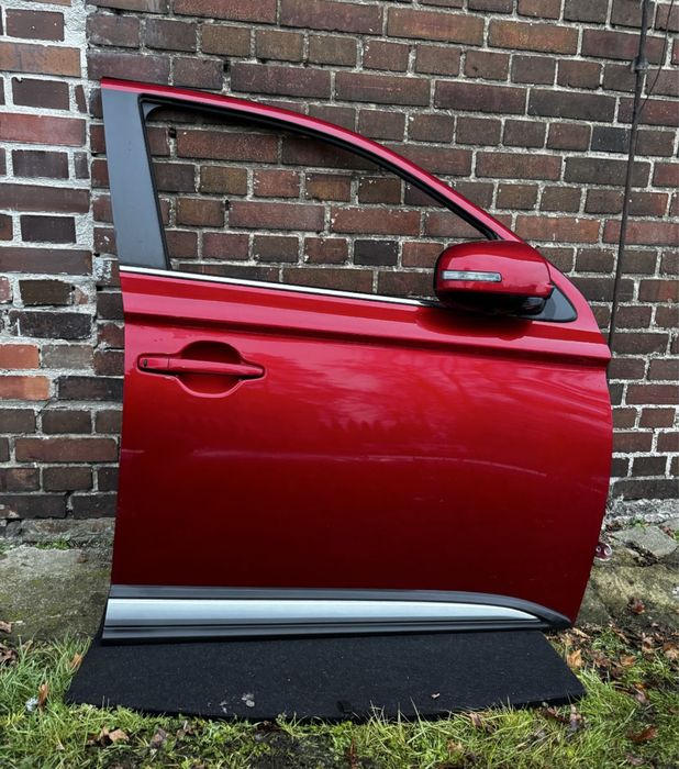 Idealne prawe przednie drzwi pasażera P62 Mitsubishi Outlander czerwone