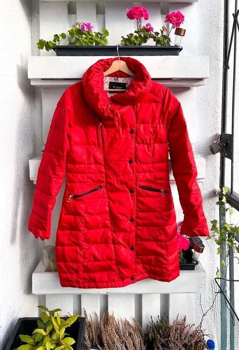 Czerwona długa pikowana puchowa kurtka jesienno zimowa Monnari M/L