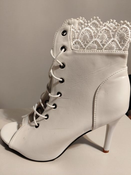 Buty damskie białe 40