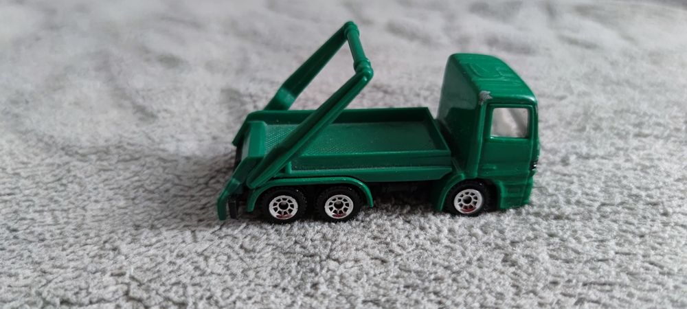 Zestaw Siku śmieciarki z koszami