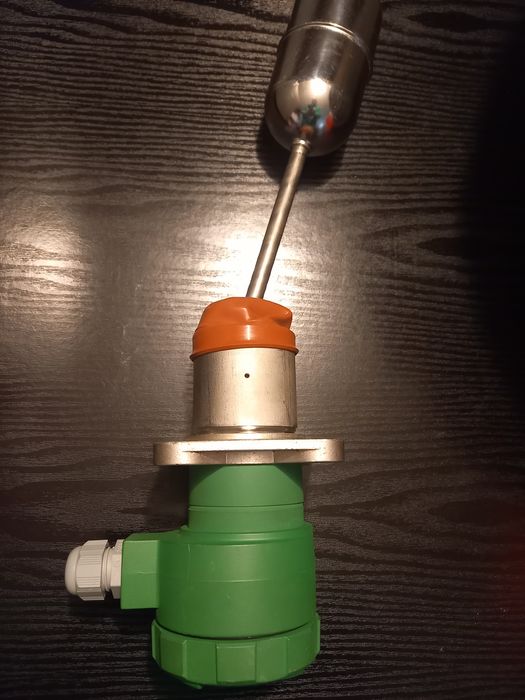 Elektryczny  regulator  dwustanowy poziomu