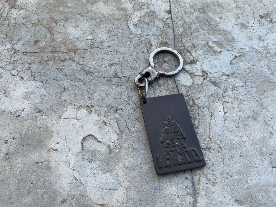 Porta chaves em bronze 25 abril