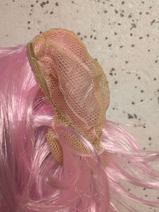 Peruka krótka pudrowy róż