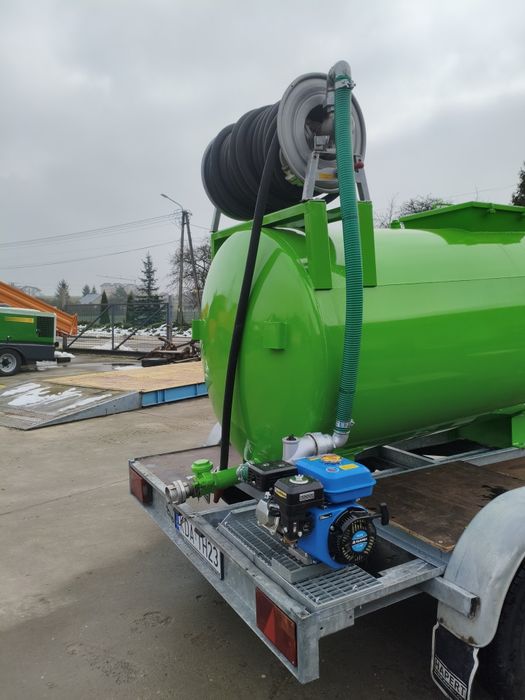 Beczkowóz 2000 litrów, DMC 2700 kg. Mocna pompa, zwijak , mocny wąż