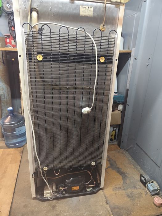 Продам морозилку снайге.