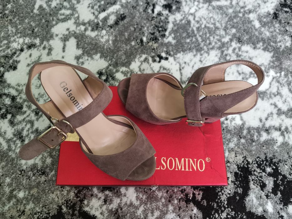 Босоніжки жіночі