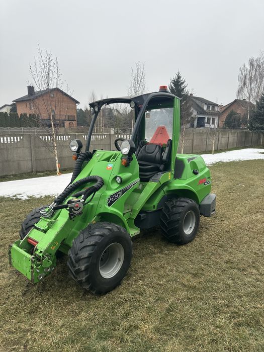 Ładowarka miniładowarka Avant 755i OptiDrive