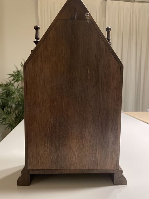 Relógio antigo, restaurado a pilhas