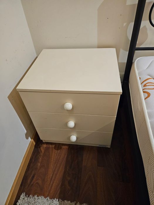 Mesinha de cabeceira