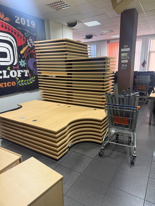 Стіл офісний багато