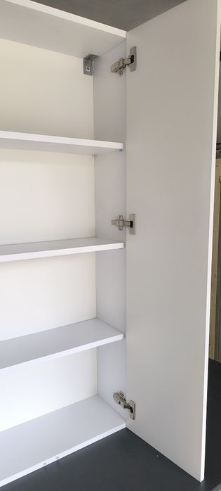 Szafka łazienkowa wisząca.