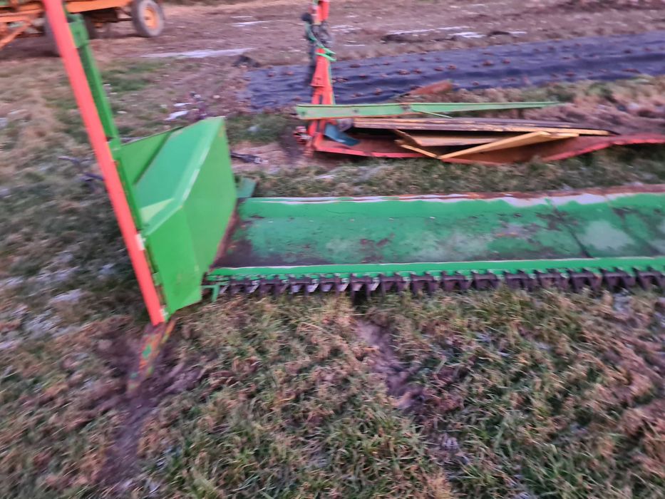 Stoły do rzepaku John Deere    New holland  Dronningborg