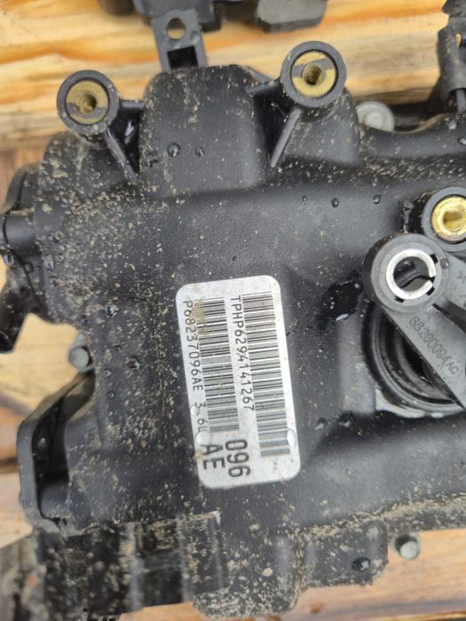 Pokrywa zaworów chrysler pacifica hybryda 21r.