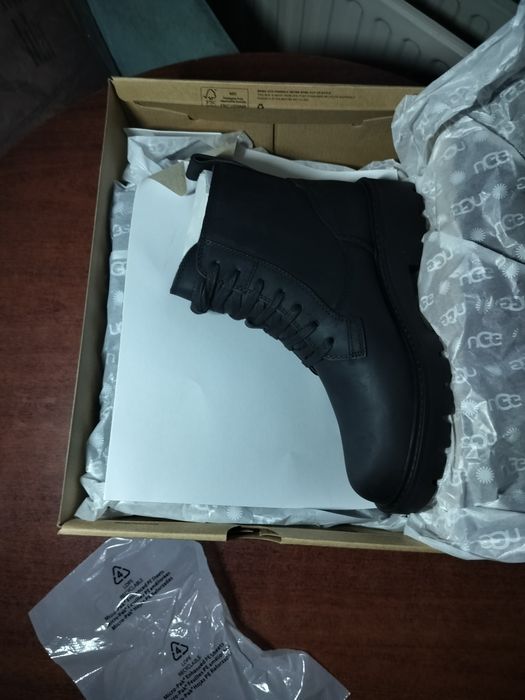 UGG Everdeen  skóra