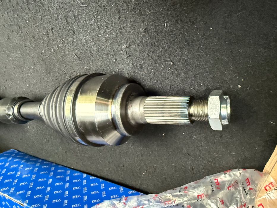 Продаю нову піввісь (полуось) для Mazda 3 1.6