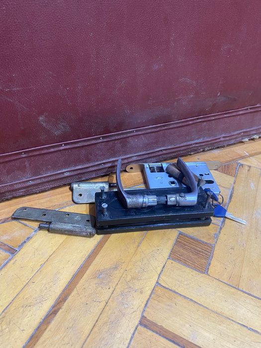 Двері вхідні деревʼяні б/у