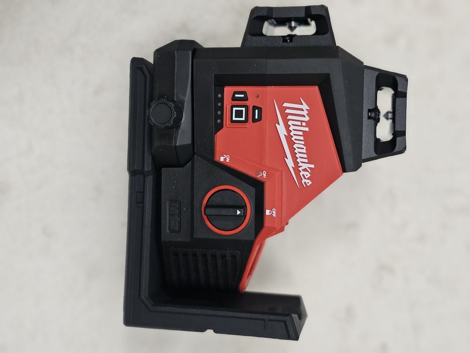 Laser krzyżowy 3 płaszczyznowy Milwaukee M12 3PL   nowy