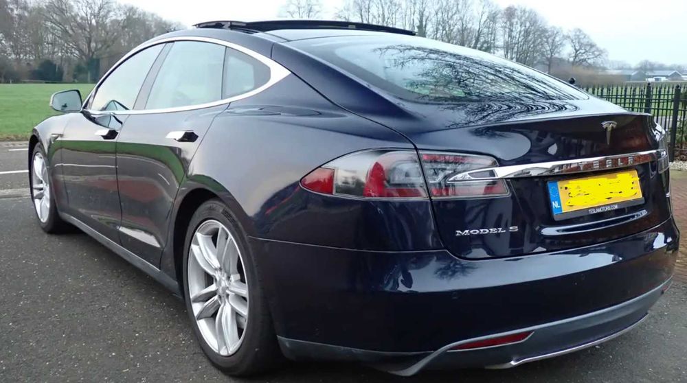 Tesla Model S
85 CCS