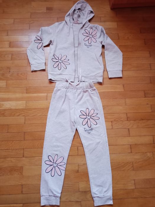 Костюми на дівчинку 110 - 116 см. Нові