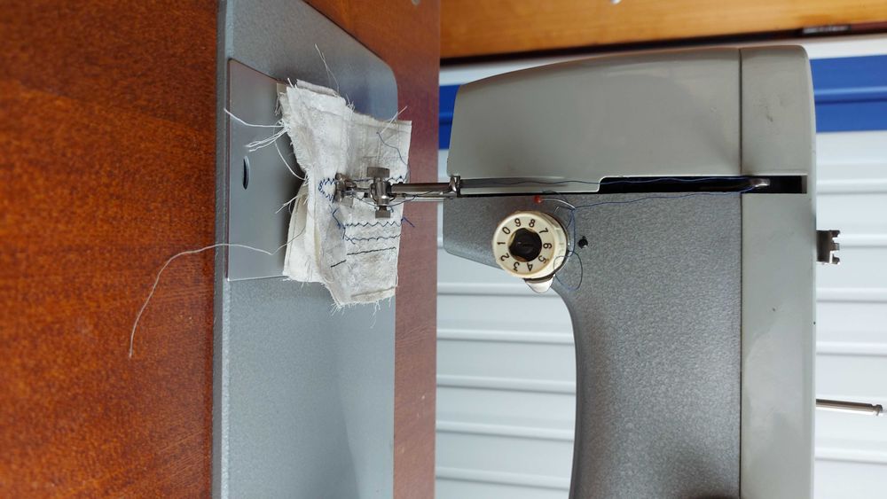 Швейная машина Чайка 142 - М