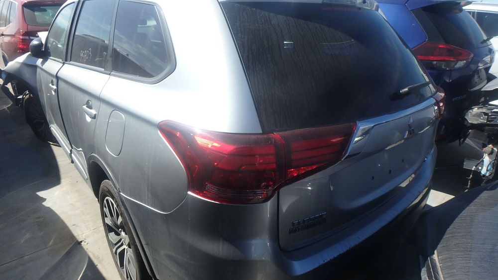 Разборка Mitsubishi Outlander 3 - фара крыло бампер дверь