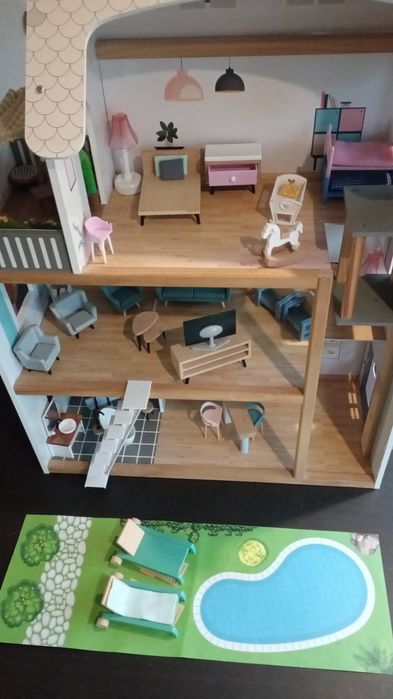 Móveis de madeira para casa das bonecas