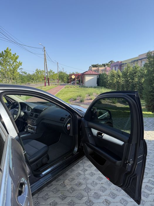 Продам Mercedes-Benz C-Class 2008
