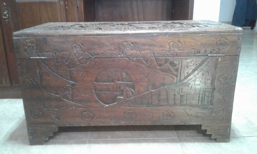 Bau Chinês entalhado mão