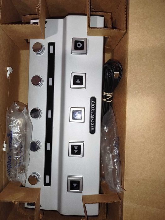 Гітарний інтерфейс Gio by Apogee, Native Instruments