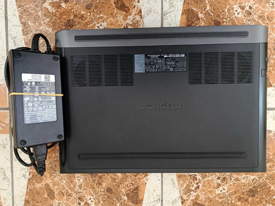 Dell Inspiron 15-7577(GTX 1060 6GB+16gb+i5 7300HQ+SSD 256gb+HDD 1TB)