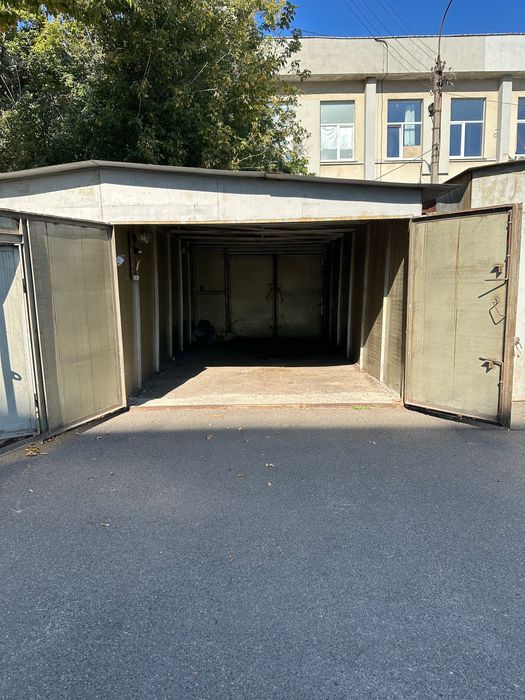 Гараж автомобільний