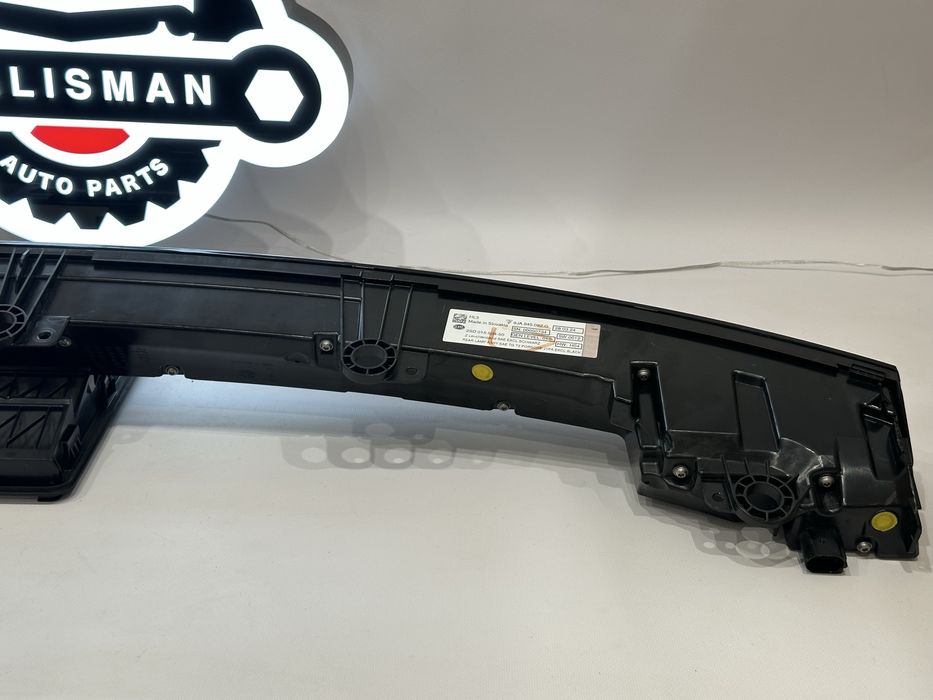 Porsche Taycan центральний фонарь бленда в наявності 9JA945082G