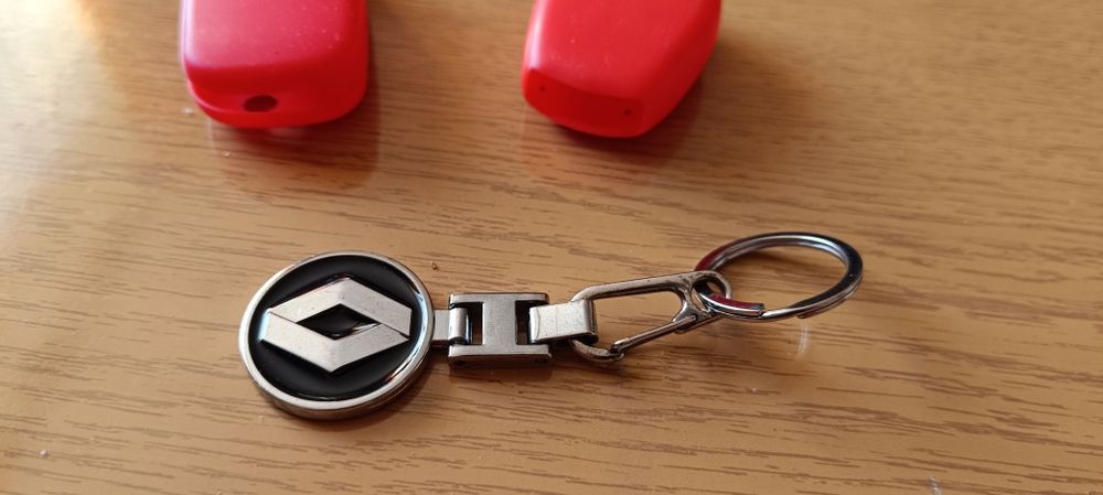Брелок Renault, чехлы на ключи