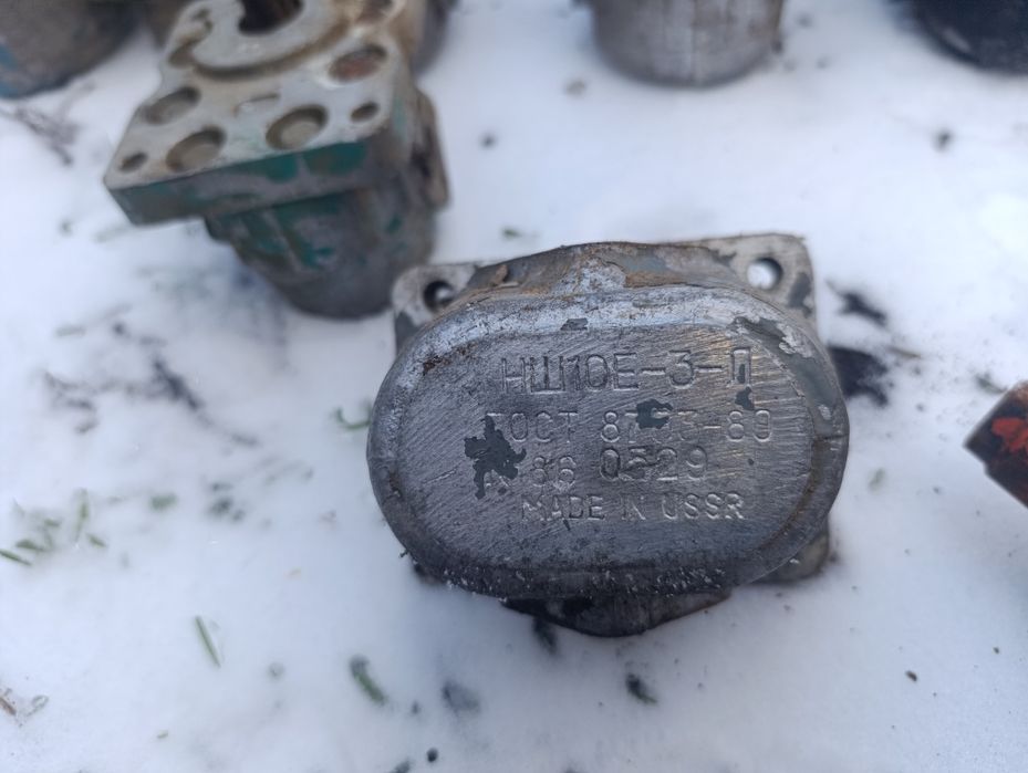 Продаю насосы инша 7 штук цена 2000